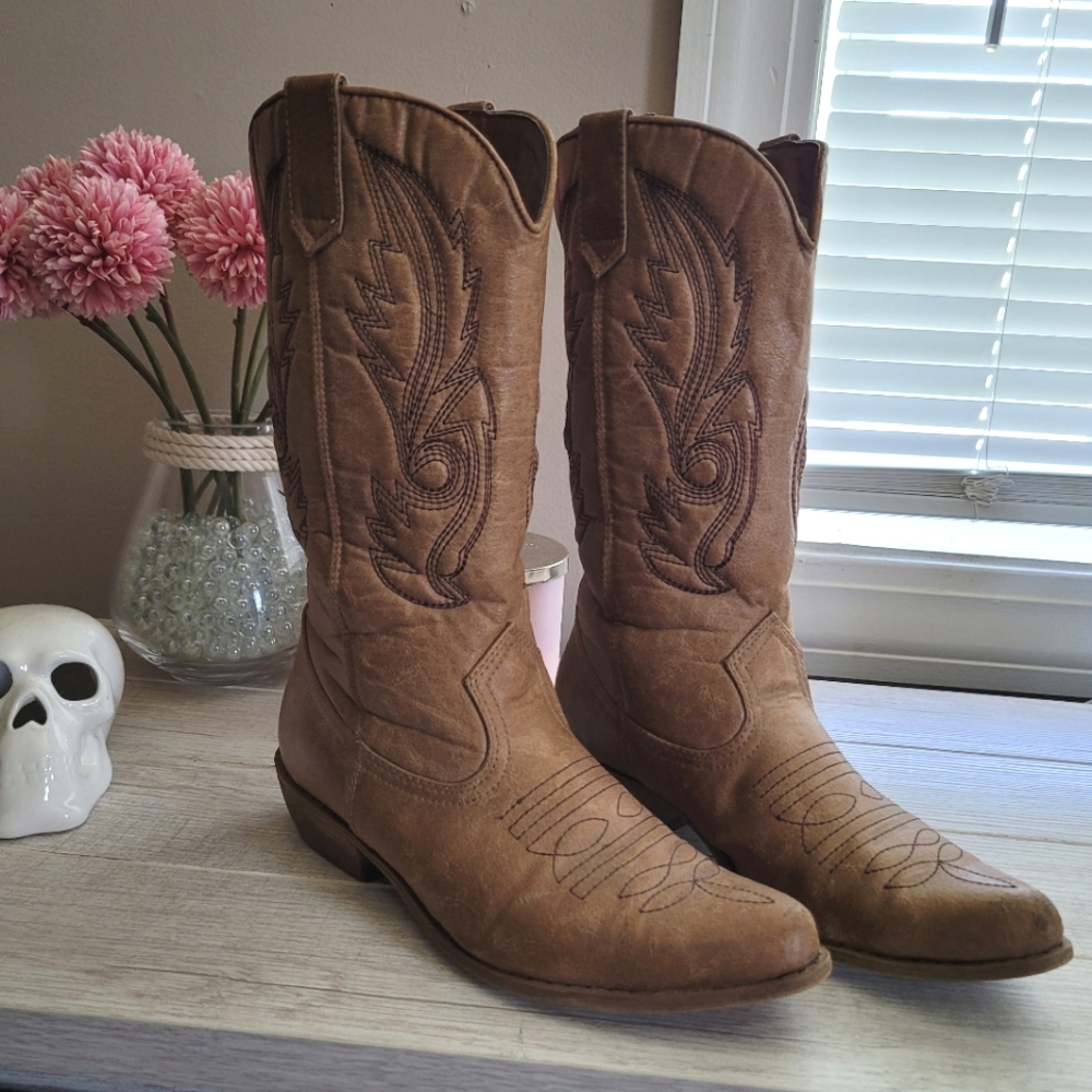 Cowboy boots - women sz 7